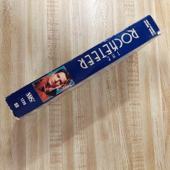 The Rocketeer 1992 VHS Disney Dave Stevens Alan Arkin Jennifer Connelly Cult VTG - Picture 5 of 8